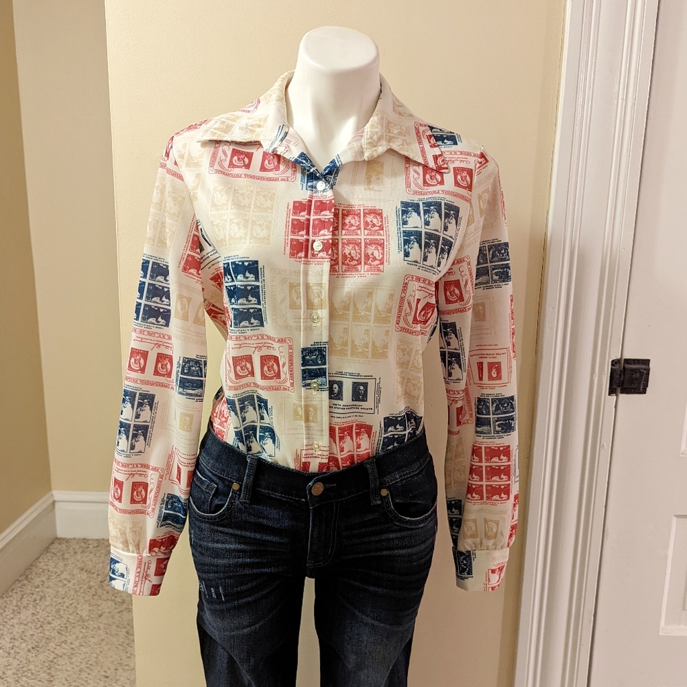 Vintage Jack Winter cream, red tan and blue postage stamp print top size Medium